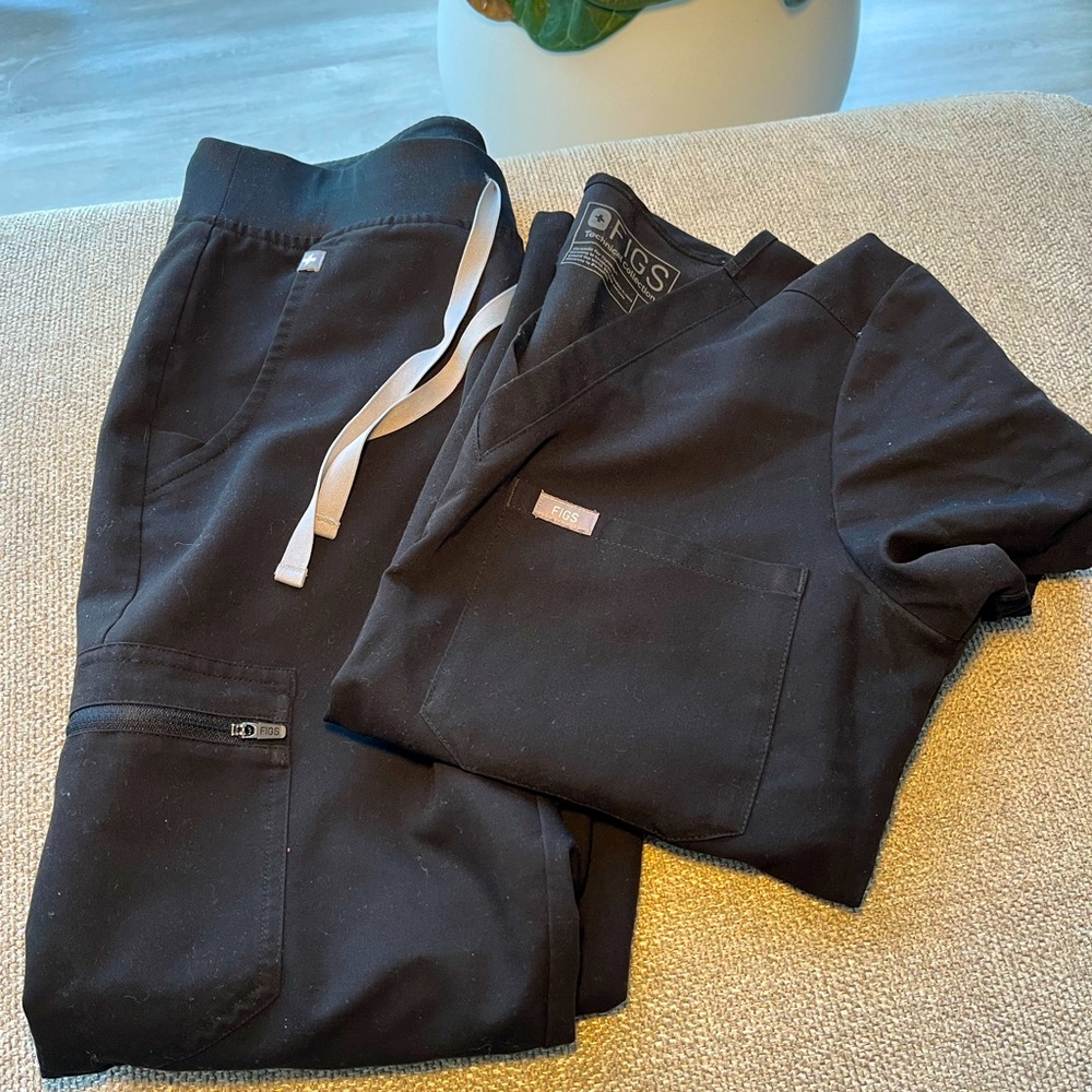 Figs- Black- Extra Small- Scrub Top & Jogger Bottoms